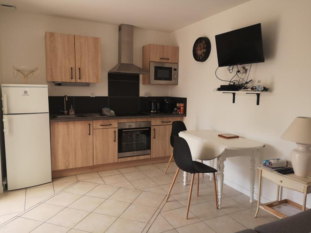 Appartement 2 Pieces Avec Terrasse Proche Mer Et Commerces Ouistreham Exterior photo