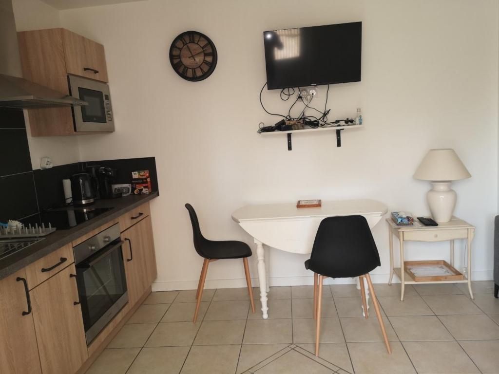 Appartement 2 Pieces Avec Terrasse Proche Mer Et Commerces Ouistreham Exterior photo